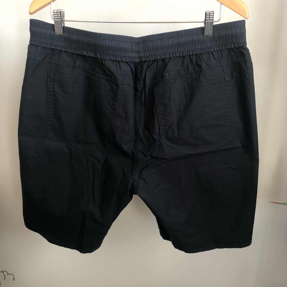 Men's Navy Casual Drawstring Shorts - Picture 4 of 5